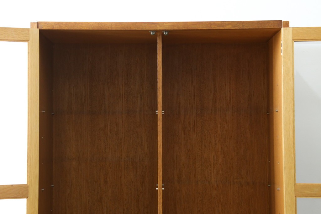 和製ヴィンテージ　オーク材　ミッドセンチュリー　木の温もりを感じられる北欧デザインの食器棚　(R-085483)