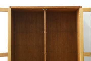 和製ヴィンテージ　オーク材　ミッドセンチュリー　木の温もりを感じられる北欧デザインの食器棚　(R-085483)