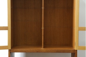 和製ヴィンテージ　オーク材　ミッドセンチュリー　木の温もりを感じられる北欧デザインの食器棚　(R-085483)