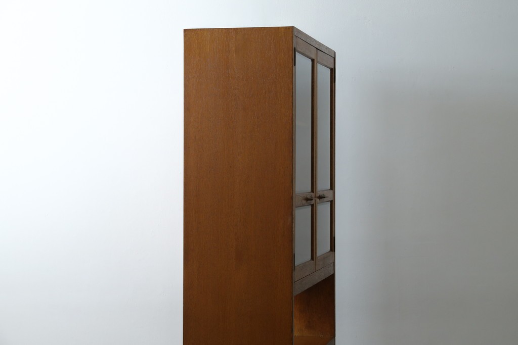 和製ヴィンテージ　オーク材　ミッドセンチュリー　木の温もりを感じられる北欧デザインの食器棚　(R-085483)