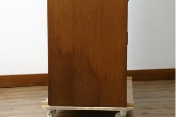 和製ヴィンテージ　オーク材　ミッドセンチュリー　木の温もりを感じられる北欧デザインの食器棚　(R-085483)