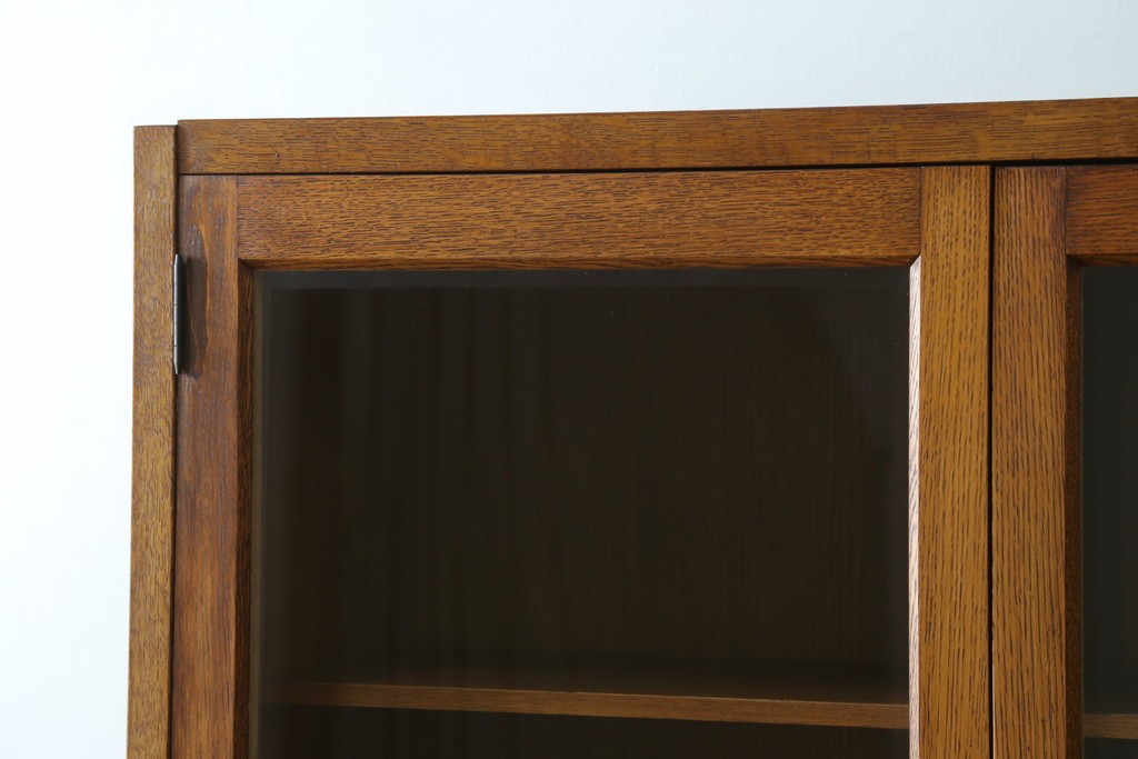 和製ヴィンテージ　オーク材　ミッドセンチュリー　木の温もりを感じられる北欧デザインの食器棚　(R-085483)