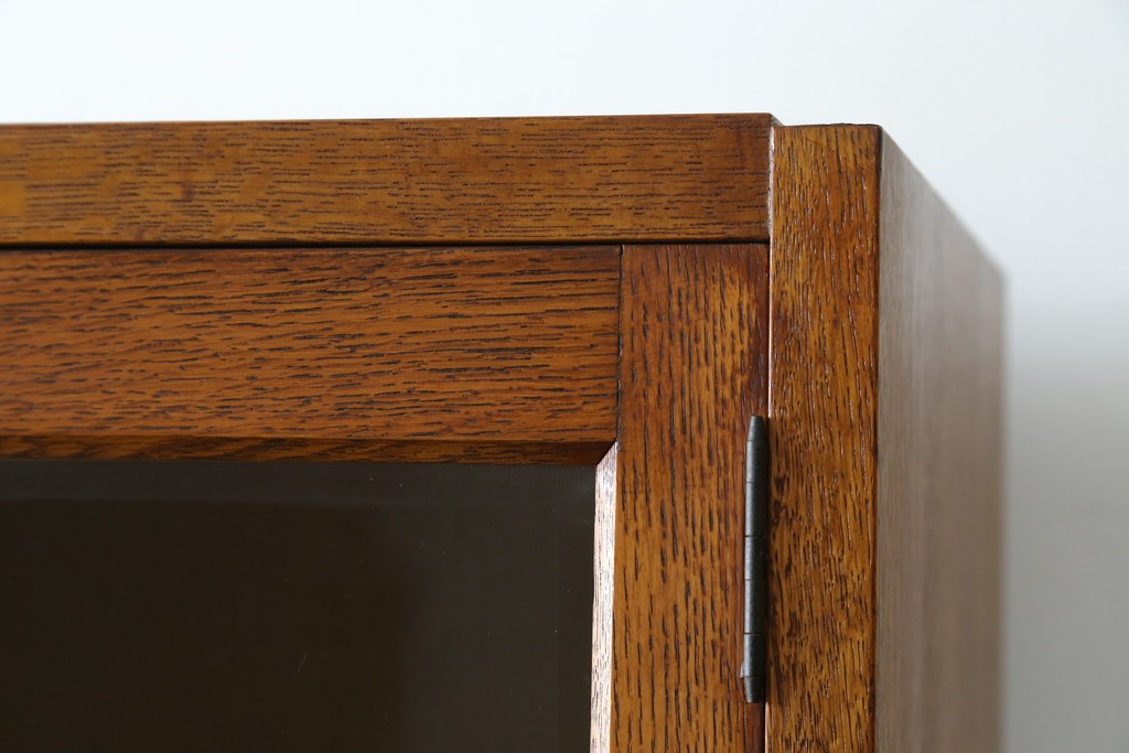 和製ヴィンテージ　オーク材　ミッドセンチュリー　木の温もりを感じられる北欧デザインの食器棚　(R-085483)