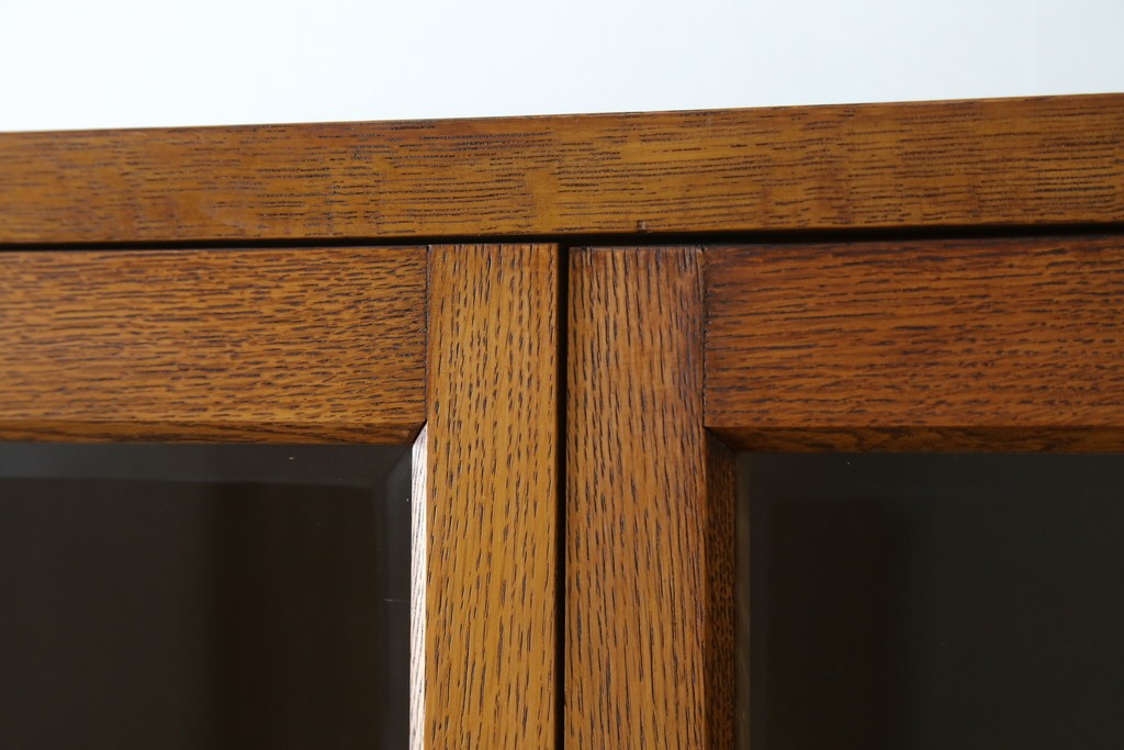 和製ヴィンテージ　オーク材　ミッドセンチュリー　木の温もりを感じられる北欧デザインの食器棚　(R-085483)