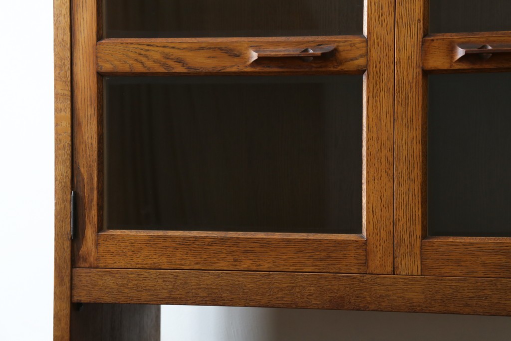 和製ヴィンテージ　オーク材　ミッドセンチュリー　木の温もりを感じられる北欧デザインの食器棚　(R-085483)