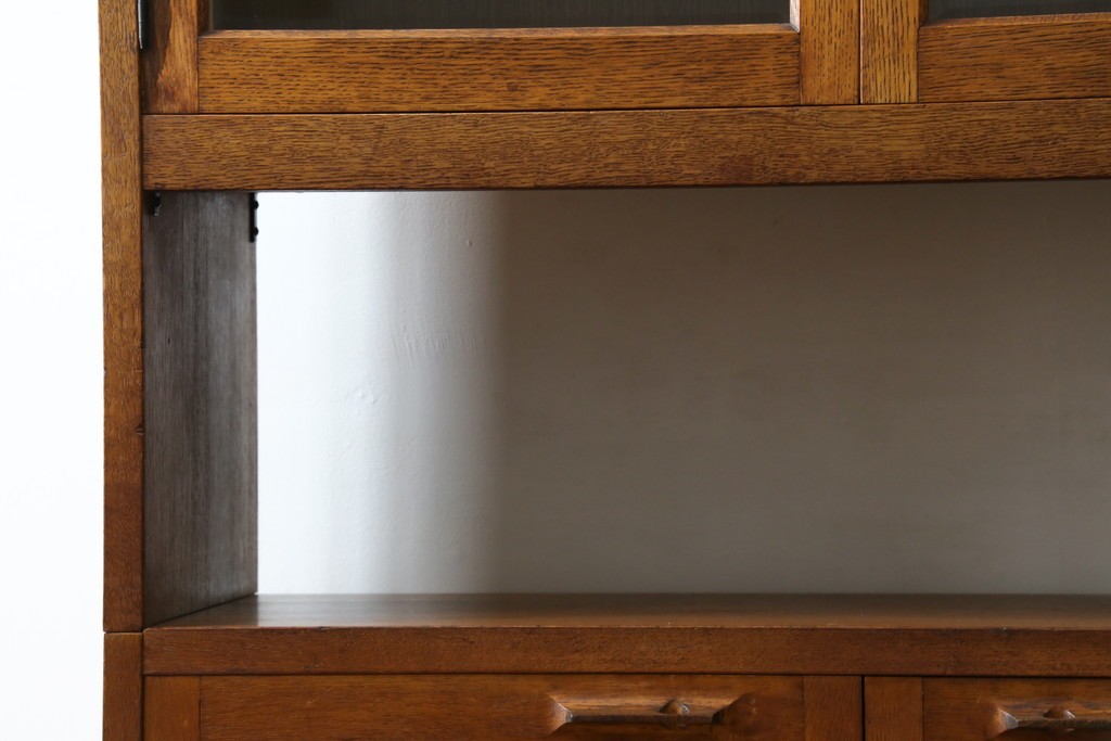 和製ヴィンテージ　オーク材　ミッドセンチュリー　木の温もりを感じられる北欧デザインの食器棚　(R-085483)