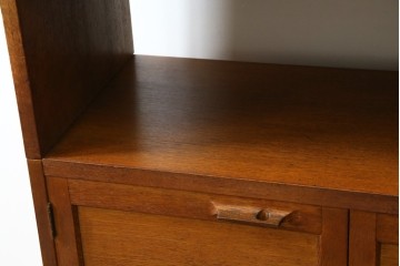 和製ヴィンテージ　オーク材　ミッドセンチュリー　木の温もりを感じられる北欧デザインの食器棚　(R-085483)