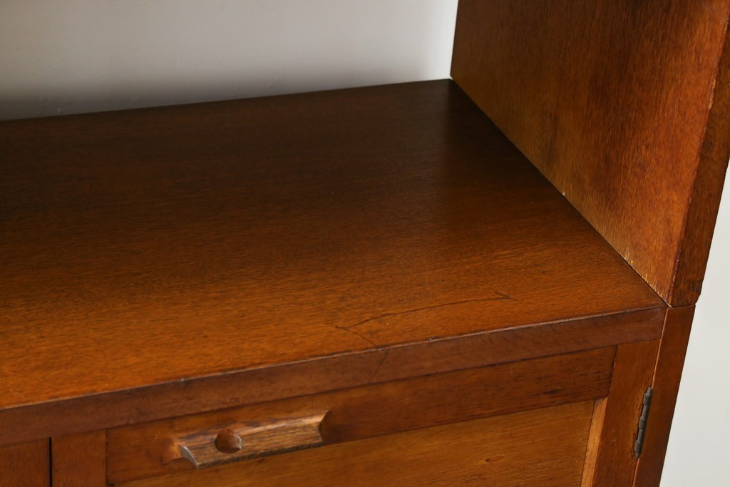 和製ヴィンテージ　オーク材　ミッドセンチュリー　木の温もりを感じられる北欧デザインの食器棚　(R-085483)