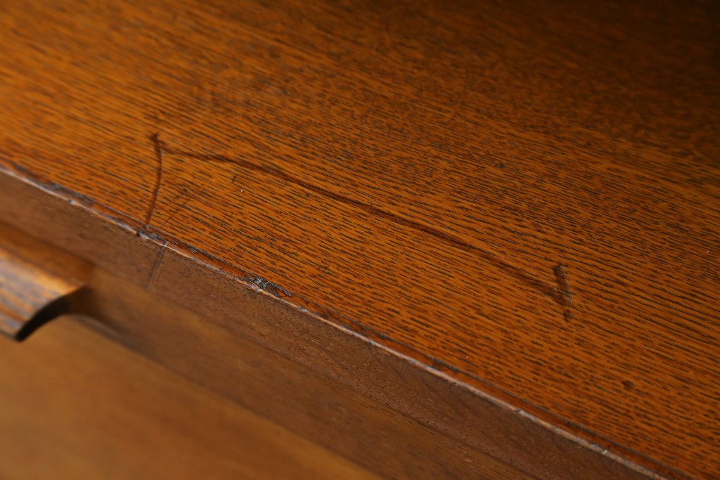 和製ヴィンテージ　オーク材　ミッドセンチュリー　木の温もりを感じられる北欧デザインの食器棚　(R-085483)