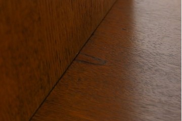 和製ヴィンテージ　オーク材　ミッドセンチュリー　木の温もりを感じられる北欧デザインの食器棚　(R-085483)