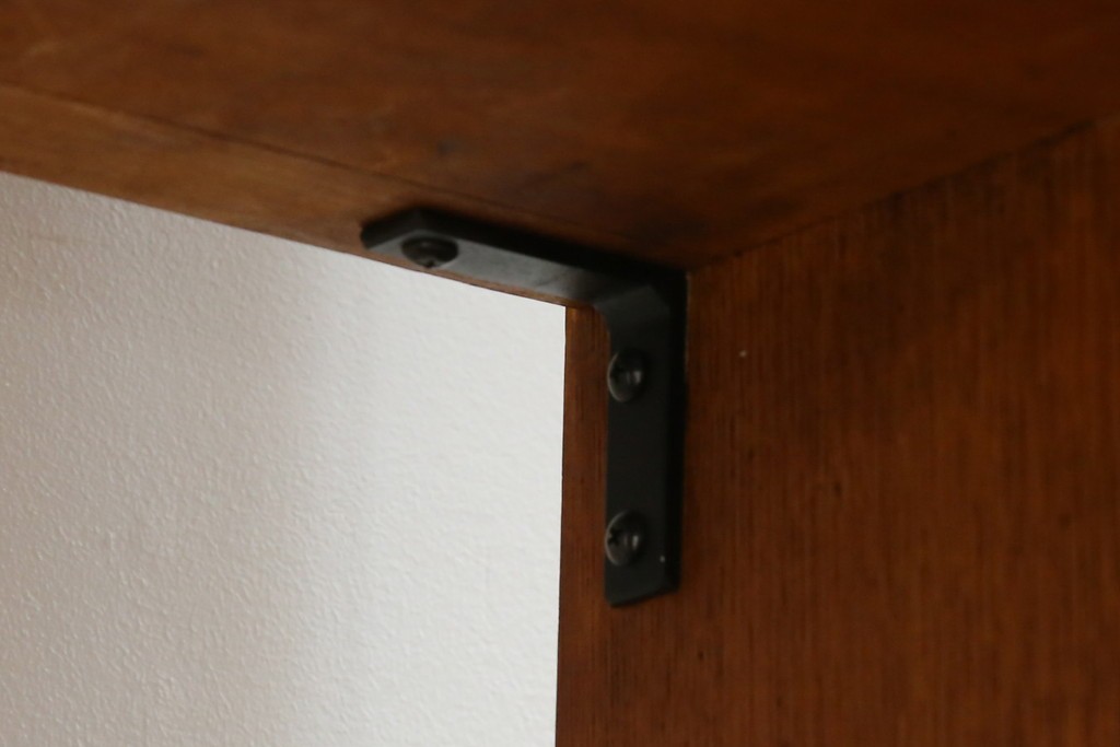 和製ヴィンテージ　オーク材　ミッドセンチュリー　木の温もりを感じられる北欧デザインの食器棚　(R-085483)