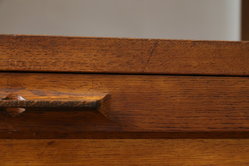 和製ヴィンテージ　オーク材　ミッドセンチュリー　木の温もりを感じられる北欧デザインの食器棚　(R-085483)