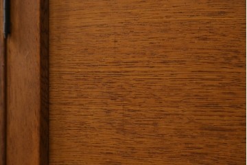 和製ヴィンテージ　オーク材　ミッドセンチュリー　木の温もりを感じられる北欧デザインの食器棚　(R-085483)