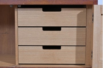 和製ヴィンテージ　オーク材　ミッドセンチュリー　木の温もりを感じられる北欧デザインのキャビネット　(R-085483)