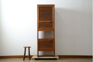 和製ヴィンテージ　オーク材　ルーバー扉がおしゃれな北欧デザインのキャビネット　(R-085484)