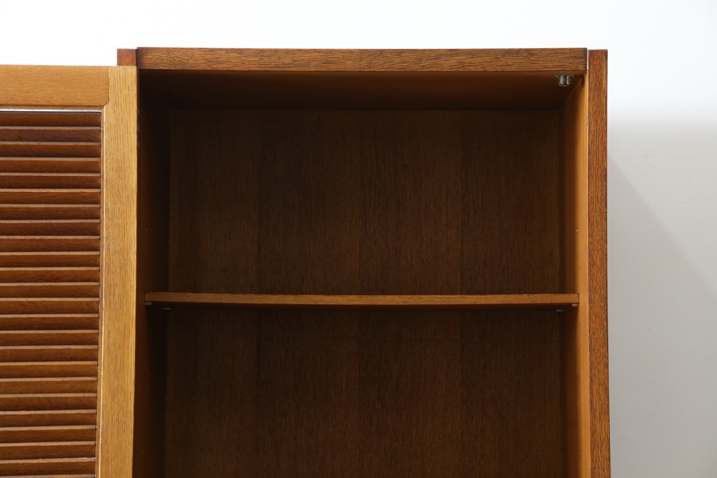 和製ヴィンテージ　オーク材　ルーバー扉がおしゃれな北欧デザインのキャビネット　(R-085484)