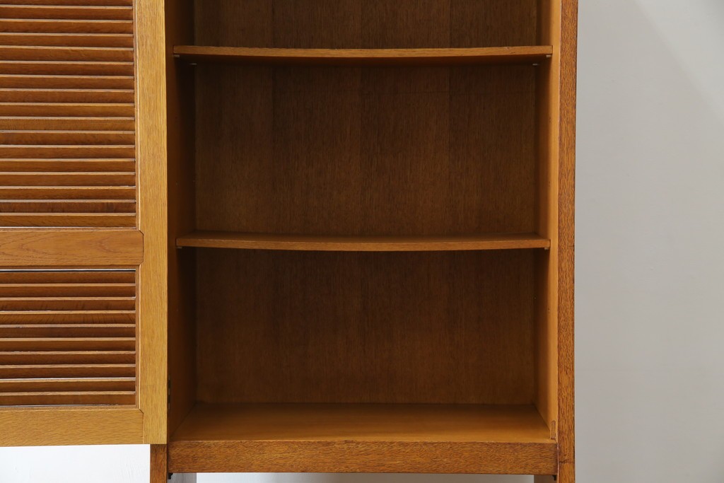 和製ヴィンテージ　オーク材　ルーバー扉がおしゃれな北欧デザインのキャビネット　(R-085484)