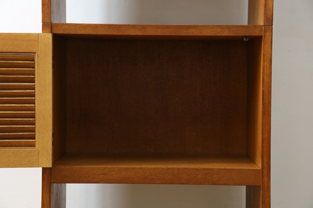 和製ヴィンテージ　オーク材　ルーバー扉がおしゃれな北欧デザインのキャビネット　(R-085484)