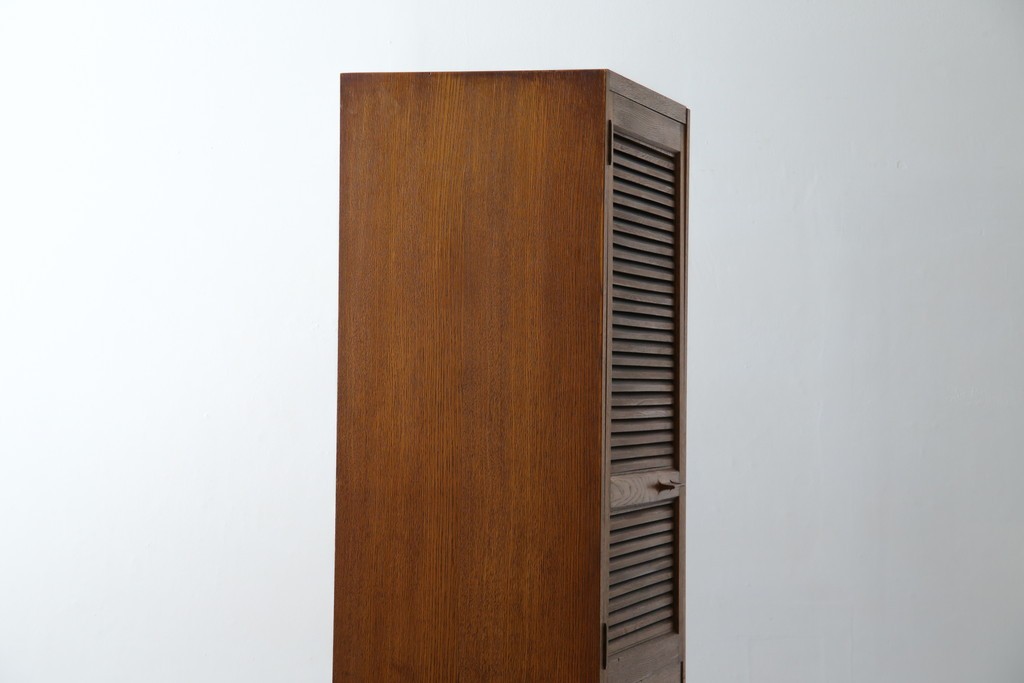 和製ヴィンテージ　オーク材　ルーバー扉がおしゃれな北欧デザインのキャビネット　(R-085484)