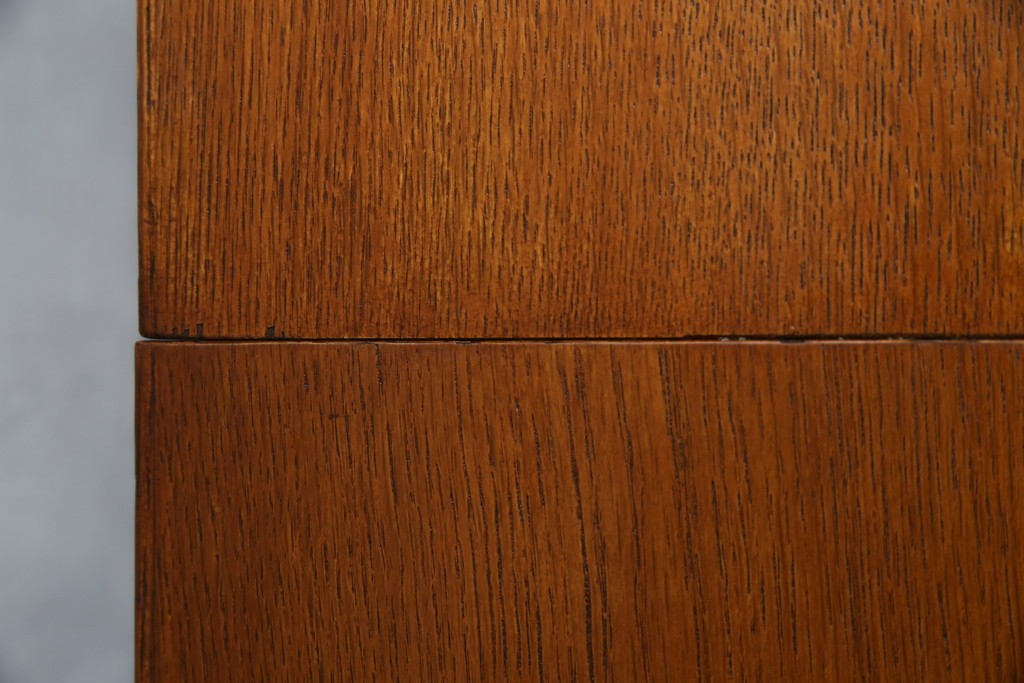 和製ヴィンテージ　オーク材　ルーバー扉がおしゃれな北欧デザインのキャビネット　(R-085484)