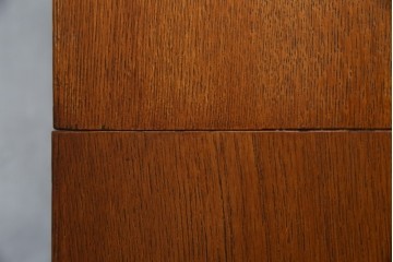 和製ヴィンテージ　オーク材　ルーバー扉がおしゃれな北欧デザインのキャビネット　(R-085484)