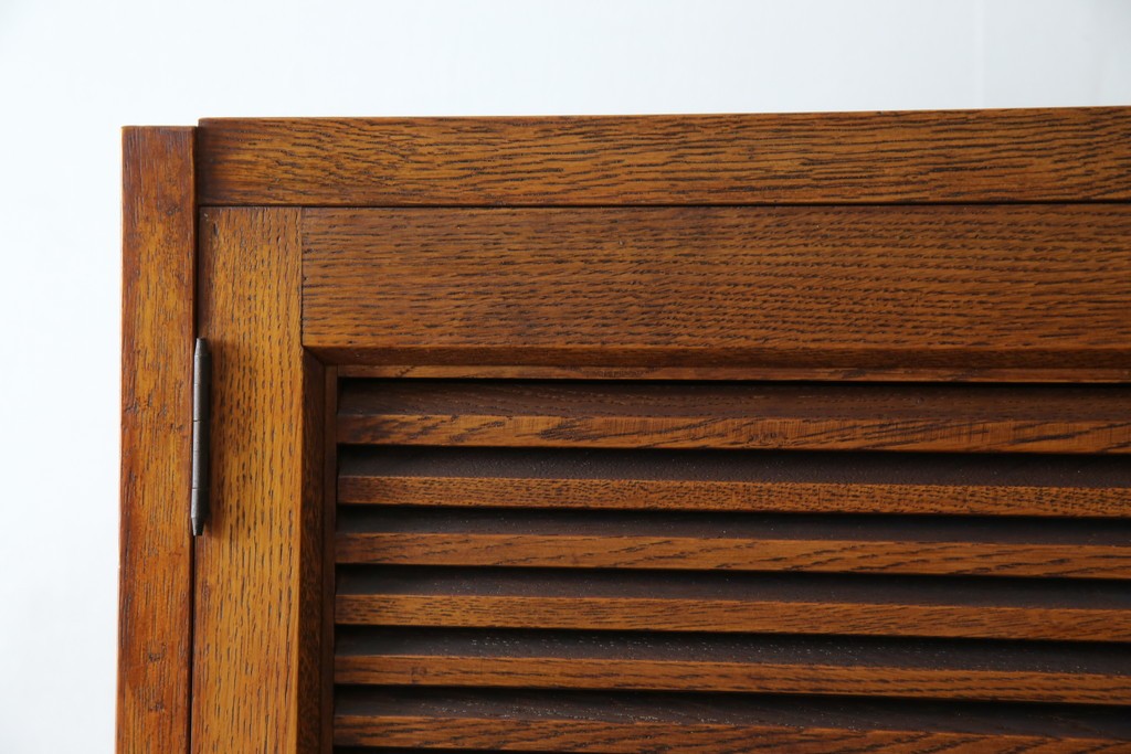 和製ヴィンテージ　オーク材　ルーバー扉がおしゃれな北欧デザインのキャビネット　(R-085484)