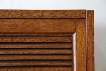 和製ヴィンテージ　オーク材　ルーバー扉がおしゃれな北欧デザインのキャビネット　(R-085484)