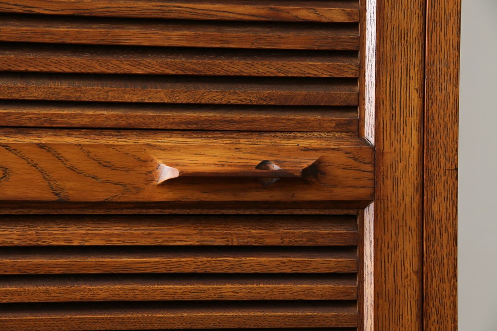 和製ヴィンテージ　オーク材　ルーバー扉がおしゃれな北欧デザインのキャビネット　(R-085484)