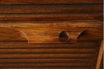 和製ヴィンテージ　オーク材　ルーバー扉がおしゃれな北欧デザインのキャビネット　(R-085484)