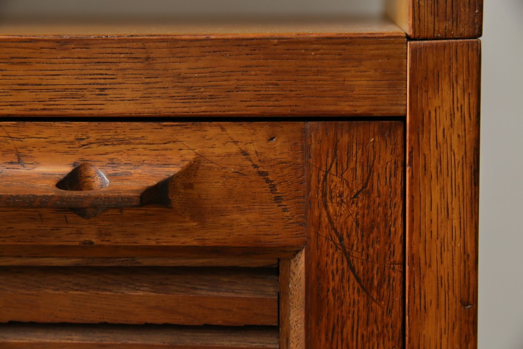 和製ヴィンテージ　オーク材　ルーバー扉がおしゃれな北欧デザインのキャビネット　(R-085484)