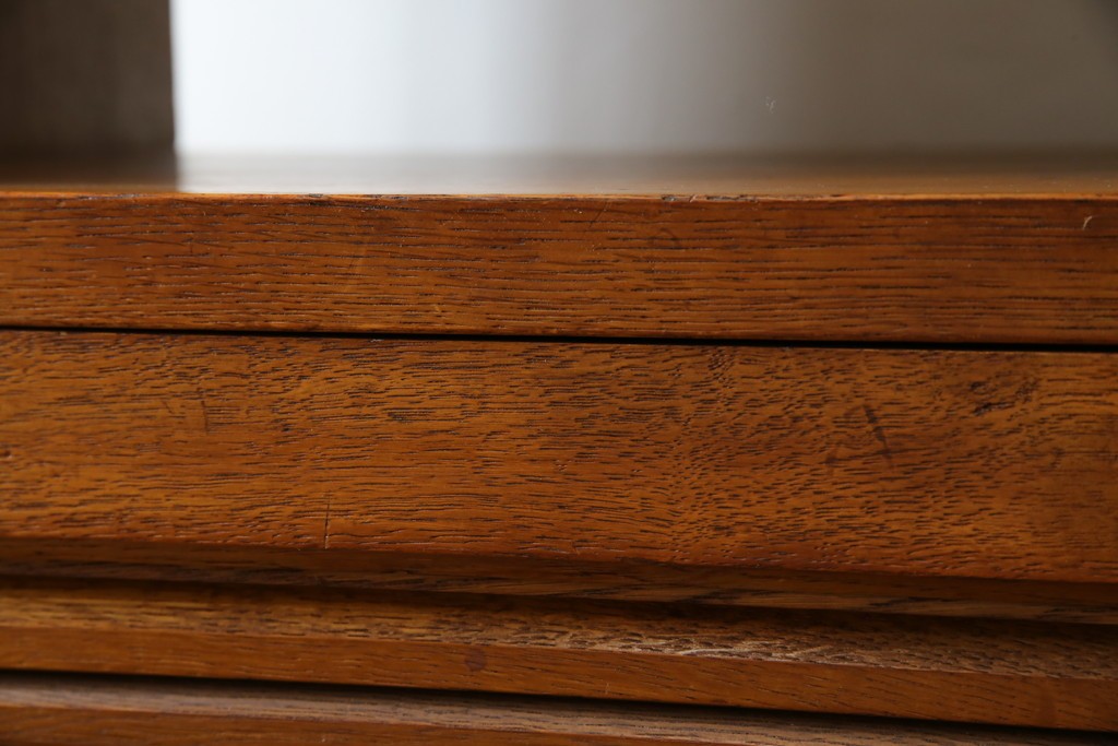 和製ヴィンテージ　オーク材　ルーバー扉がおしゃれな北欧デザインのキャビネット　(R-085484)