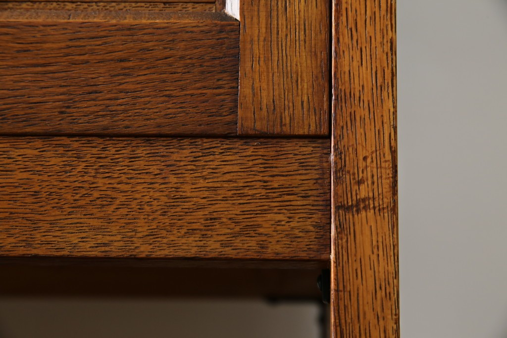 和製ヴィンテージ　オーク材　ルーバー扉がおしゃれな北欧デザインのキャビネット　(R-085484)