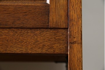 和製ヴィンテージ　オーク材　ルーバー扉がおしゃれな北欧デザインのキャビネット　(R-085484)