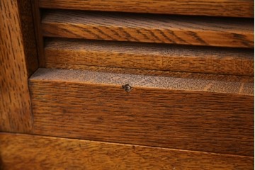 和製ヴィンテージ　オーク材　ルーバー扉がおしゃれな北欧デザインのキャビネット　(R-085484)