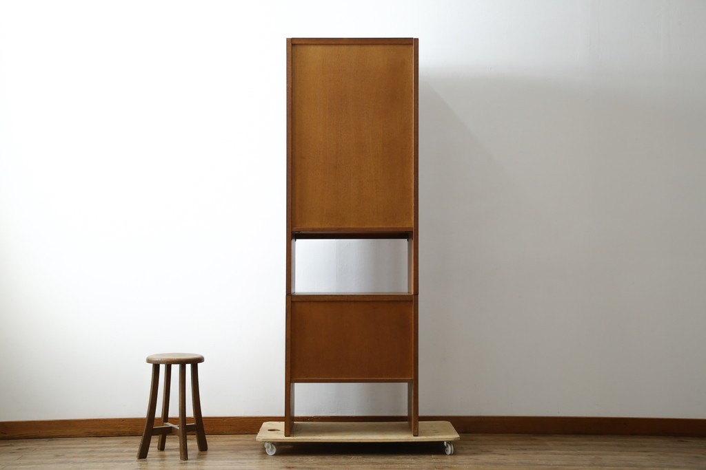 和製ヴィンテージ　オーク材　ルーバー扉がおしゃれな北欧デザインのキャビネット　(R-085484)