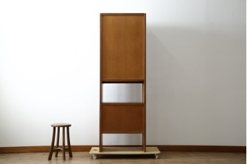 和製ヴィンテージ　オーク材　ルーバー扉がおしゃれな北欧デザインのキャビネット　(R-085484)