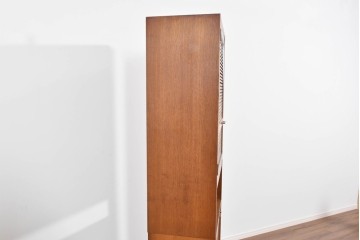 和製ヴィンテージ　オーク材　ルーバー扉がおしゃれな北欧デザインのキャビネット　(R-085484)