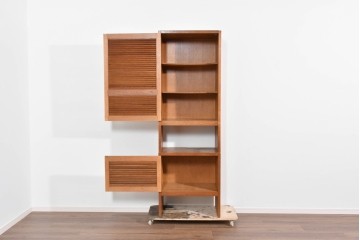 和製ヴィンテージ　オーク材　ルーバー扉がおしゃれな北欧デザインのキャビネット　(R-085484)