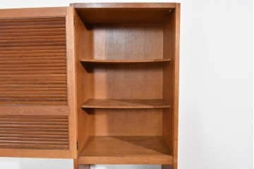 和製ヴィンテージ　オーク材　ルーバー扉がおしゃれな北欧デザインのキャビネット　(R-085484)