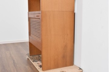 和製ヴィンテージ　オーク材　ルーバー扉がおしゃれな北欧デザインのキャビネット　(R-085484)