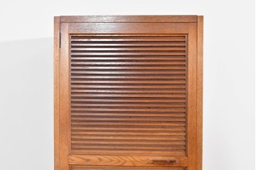 和製ヴィンテージ　オーク材　ルーバー扉がおしゃれな北欧デザインのキャビネット　(R-085484)