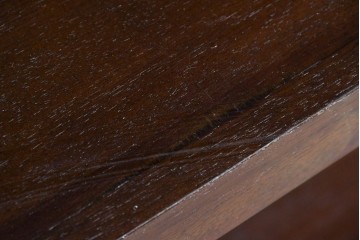 中古　美品　高級輸入家具　マホガニー材　厚みのあるフレームが印象的なモダンデザインのシェルフ　(R-085485)