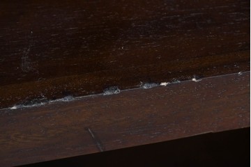 中古　美品　高級輸入家具　マホガニー材　厚みのあるフレームが印象的なモダンデザインのシェルフ　(R-085485)