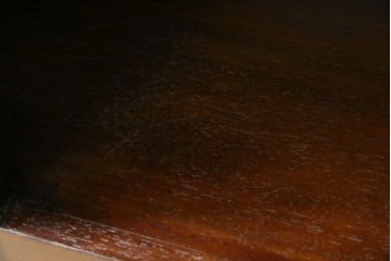 中古　美品　高級輸入家具　マホガニー材　厚みのあるフレームが印象的なモダンデザインのシェルフ　(R-085485)