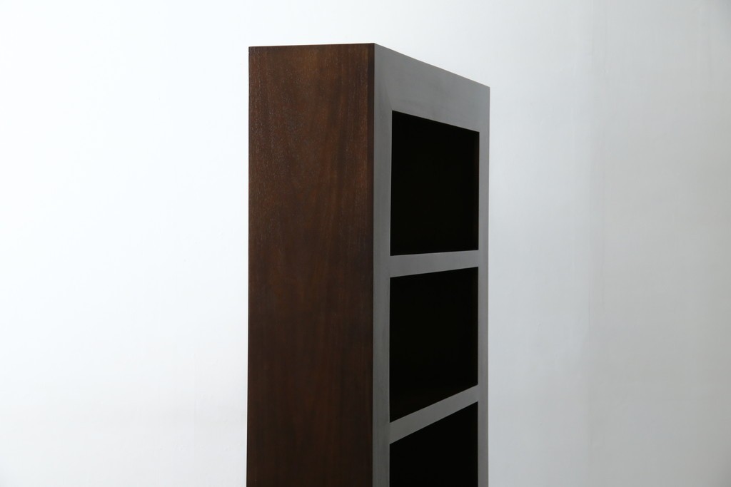 中古　美品　高級輸入家具　マホガニー材　厚みのあるフレームが印象的なモダンデザインのシェルフ　(R-085485)