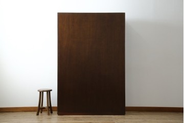 中古　美品　高級輸入家具　マホガニー材　厚みのあるフレームが印象的なモダンデザインのシェルフ　(R-085485)