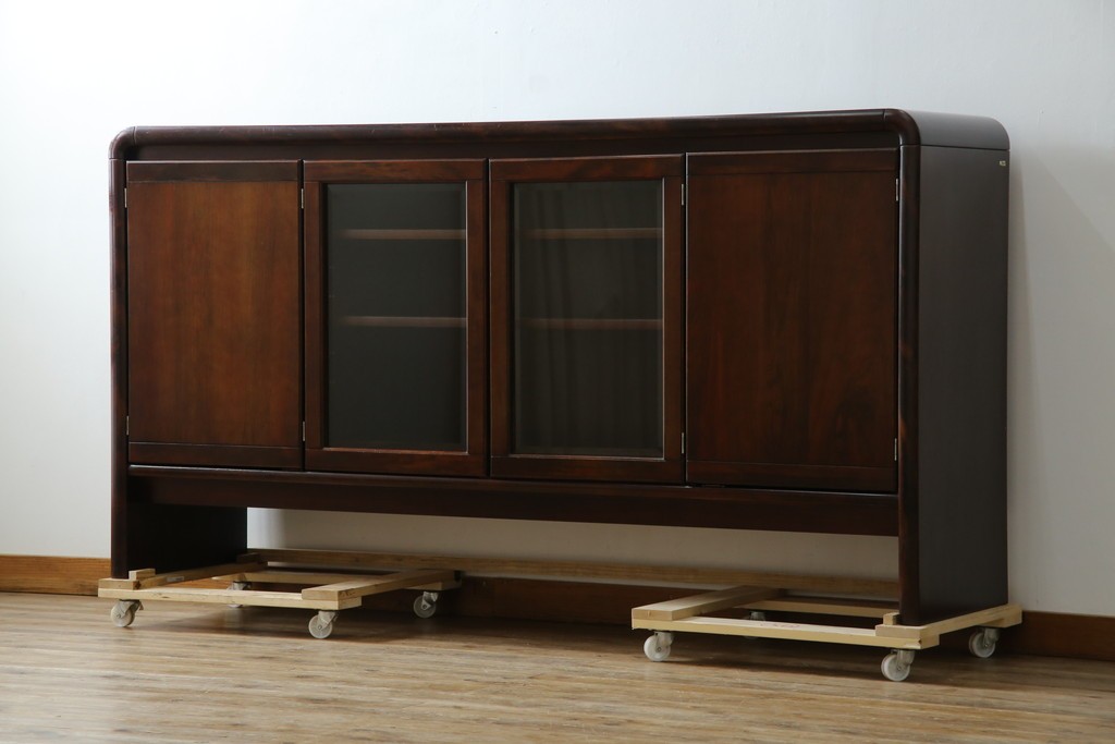 和製ヴィンテージ　オールドカリモク　角の取れたミッドセンチュリーデザインが目を引くモダンサイドボード　(R-085487)