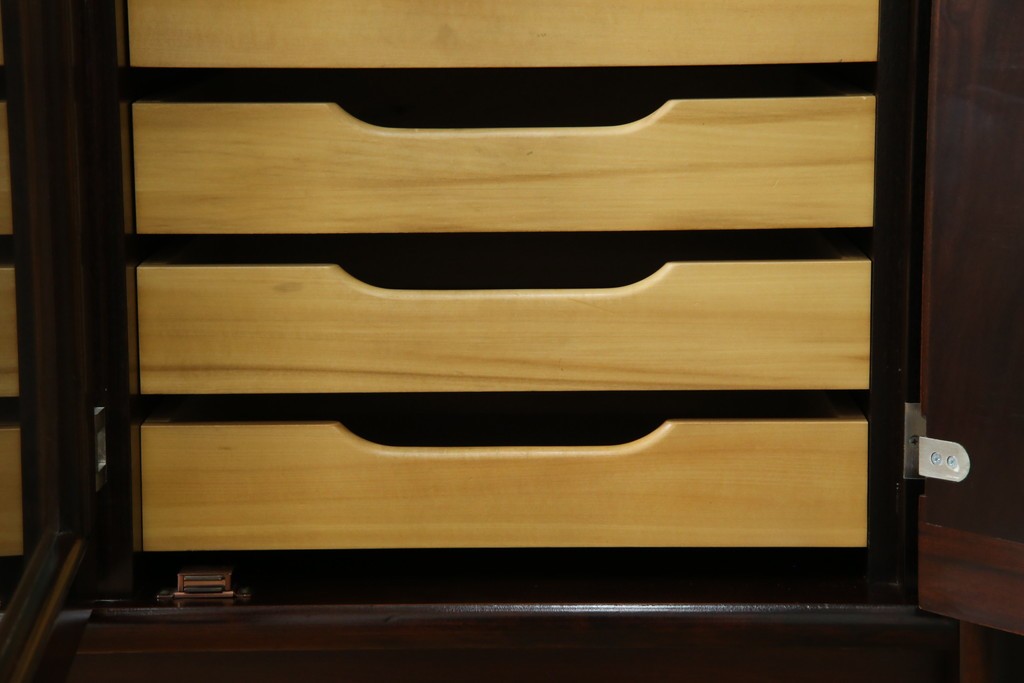 和製ヴィンテージ　オールドカリモク　角の取れたミッドセンチュリーデザインが目を引くモダンサイドボード　(R-085487)