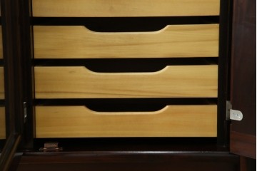 和製ヴィンテージ　オールドカリモク　角の取れたミッドセンチュリーデザインが目を引くモダンサイドボード　(R-085487)