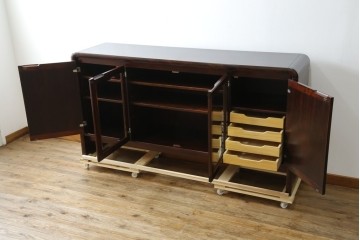 和製ヴィンテージ　オールドカリモク　角の取れたミッドセンチュリーデザインが目を引くモダンサイドボード　(R-085487)